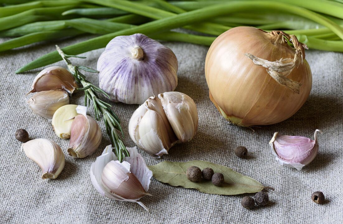 garlic and onion for worm treatment