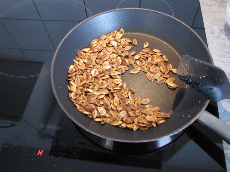 Roasted pumpkin seeds are good for deworming and for pregnant women. 